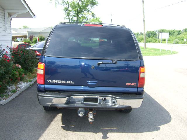 2002 GMC Yukon XL C350 4dr Sdn 3.5L Sport RWD Sedan