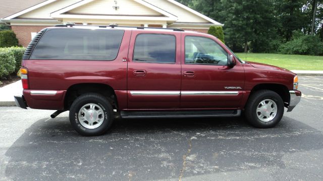 2002 GMC Yukon XL C350 4dr Sdn 3.5L Sport RWD Sedan