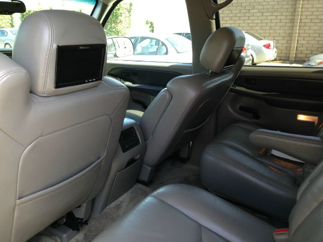 2003 GMC Yukon XL C350 4dr Sdn 3.5L Sport RWD Sedan