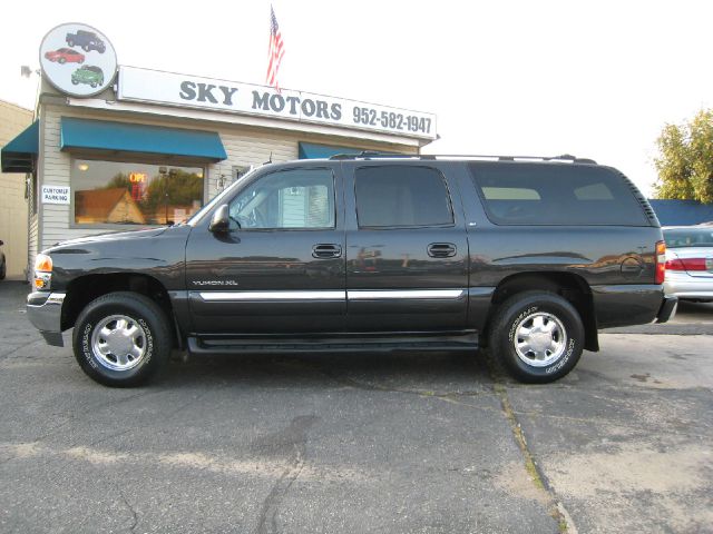 2003 GMC Yukon XL C350 4dr Sdn 3.5L Sport RWD Sedan