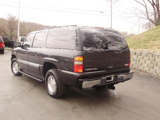 2003 GMC Yukon XL C350 4dr Sdn 3.5L Sport RWD Sedan