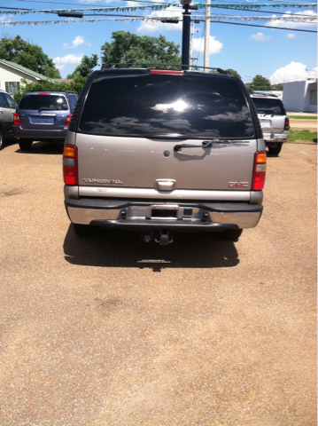 2003 GMC Yukon XL C350 4dr Sdn 3.5L Sport RWD Sedan