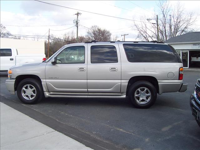 2004 GMC Yukon XL EX Sedan 4D