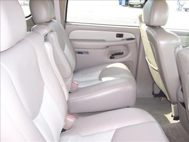 2004 GMC Yukon XL EX Sedan 4D