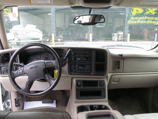 2004 GMC Yukon XL C350 4dr Sdn 3.5L Sport RWD Sedan