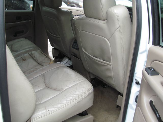 2004 GMC Yukon XL C350 4dr Sdn 3.5L Sport RWD Sedan