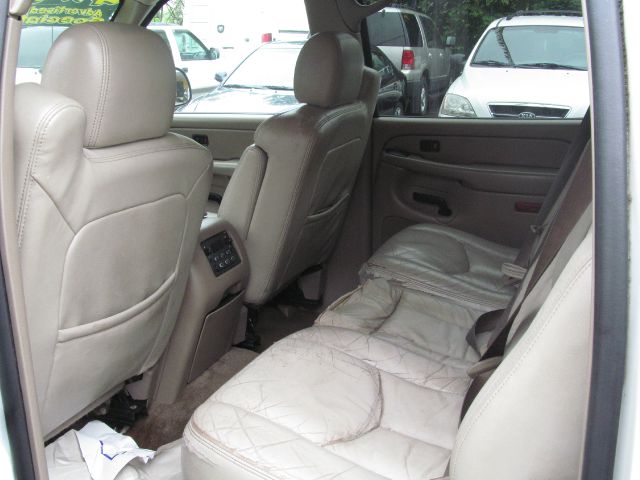 2004 GMC Yukon XL C350 4dr Sdn 3.5L Sport RWD Sedan