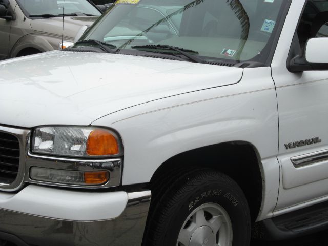 2004 GMC Yukon XL C350 4dr Sdn 3.5L Sport RWD Sedan