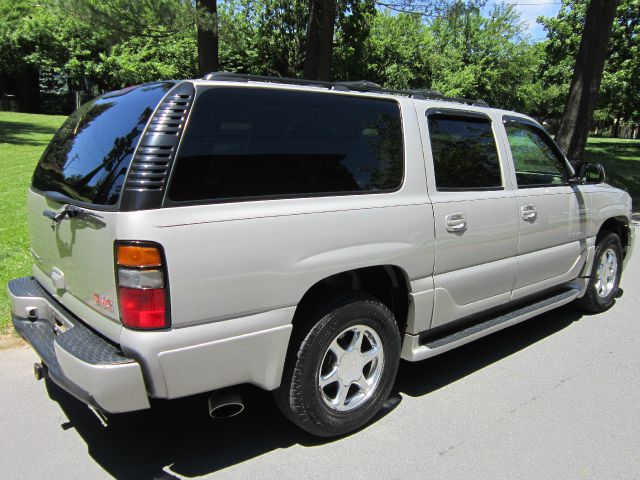 2004 GMC Yukon XL Quattro Manual 3.