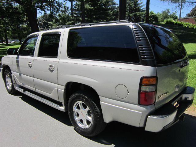 2004 GMC Yukon XL Quattro Manual 3.