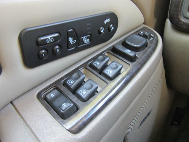 2004 GMC Yukon XL Quattro Manual 3.