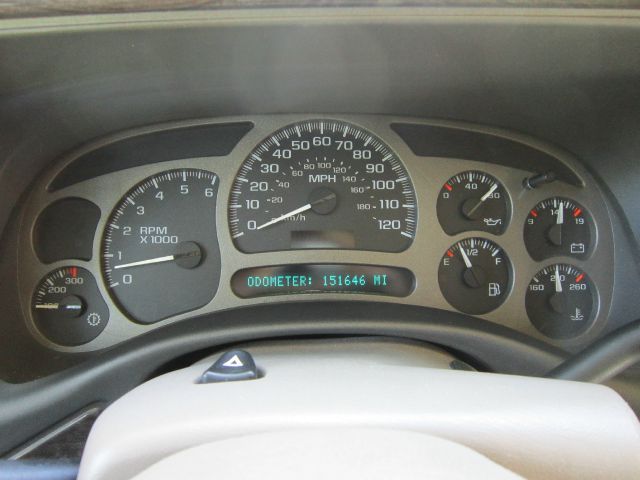 2004 GMC Yukon XL Quattro Manual 3.