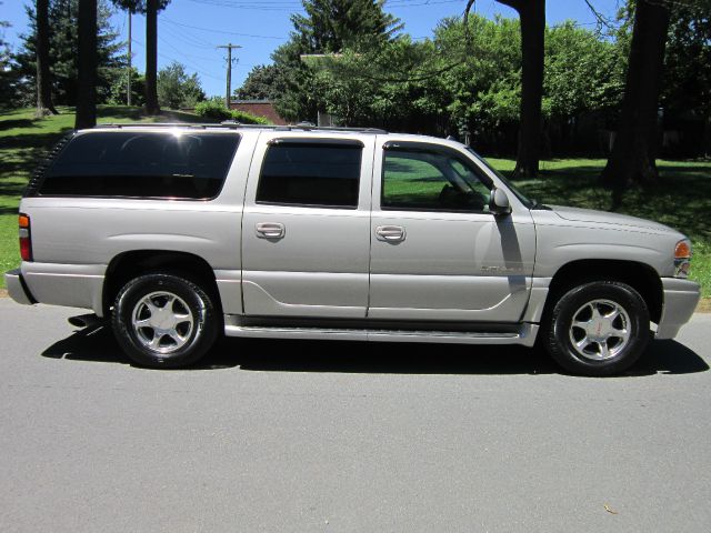 2004 GMC Yukon XL Quattro Manual 3.