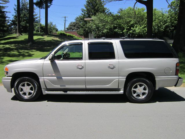 2004 GMC Yukon XL Quattro Manual 3.