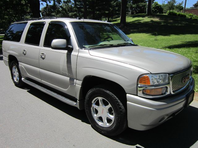 2004 GMC Yukon XL Quattro Manual 3.