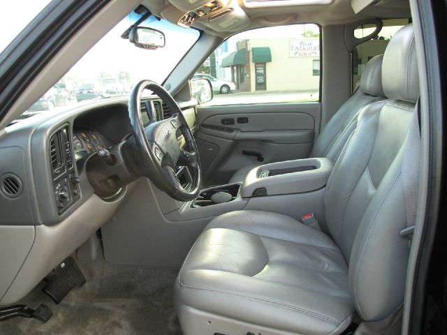 2004 GMC Yukon XL C350 4dr Sdn 3.5L Sport RWD Sedan