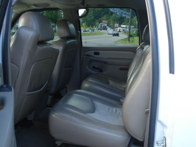 2004 GMC Yukon XL EX Sedan 4D