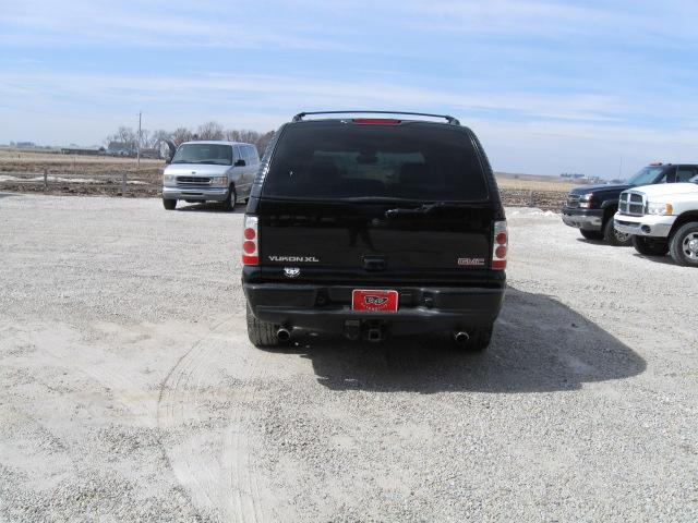 2004 GMC Yukon XL EX Sedan 4D