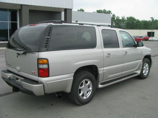 2004 GMC Yukon XL 600sl