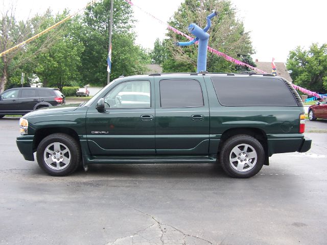 2004 GMC Yukon XL EX Sedan 4D