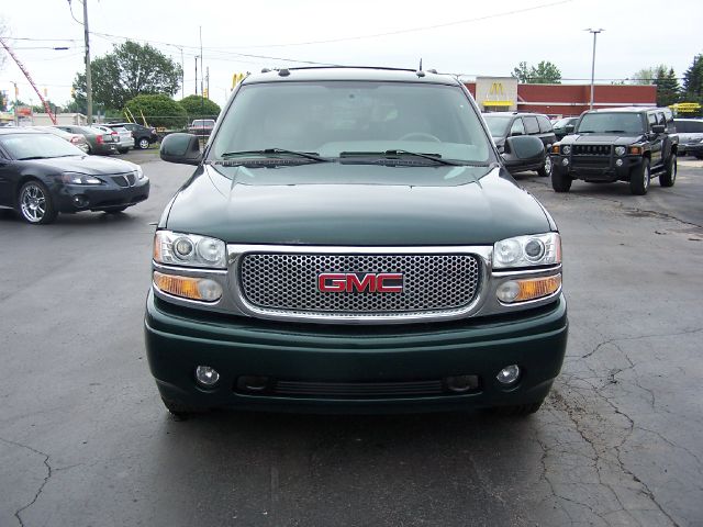 2004 GMC Yukon XL EX Sedan 4D