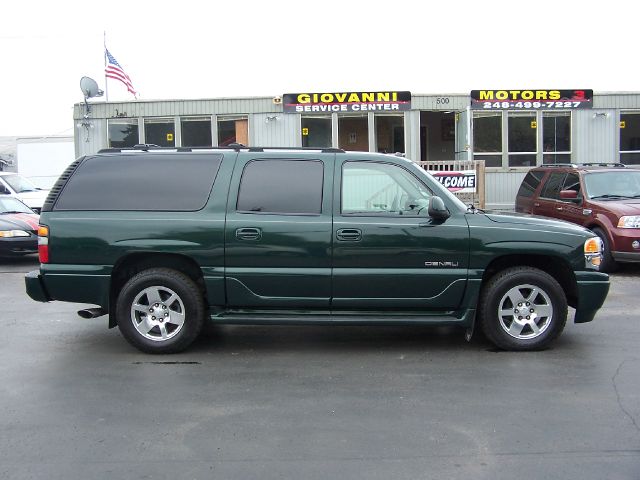 2004 GMC Yukon XL EX Sedan 4D