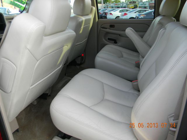 2004 GMC Yukon XL C350 4dr Sdn 3.5L Sport RWD Sedan