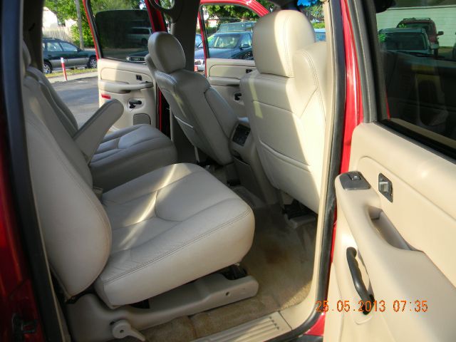 2004 GMC Yukon XL C350 4dr Sdn 3.5L Sport RWD Sedan