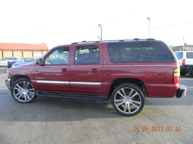 2004 GMC Yukon XL C350 4dr Sdn 3.5L Sport RWD Sedan