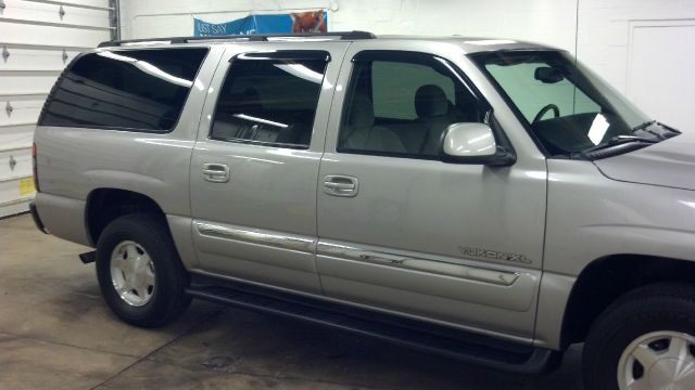 2004 GMC Yukon XL C350 4dr Sdn 3.5L Sport RWD Sedan