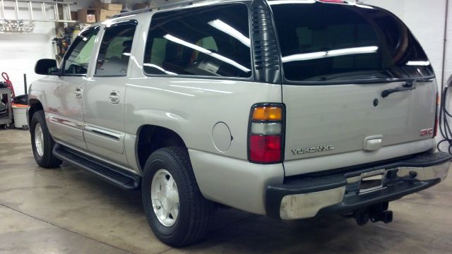 2004 GMC Yukon XL C350 4dr Sdn 3.5L Sport RWD Sedan