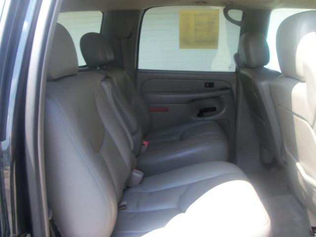 2004 GMC Yukon XL C350 4dr Sdn 3.5L Sport RWD Sedan