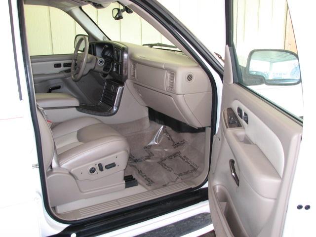 2004 GMC Yukon XL EX Sedan 4D