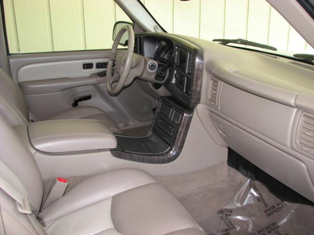 2004 GMC Yukon XL EX Sedan 4D