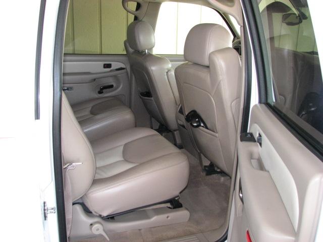 2004 GMC Yukon XL EX Sedan 4D