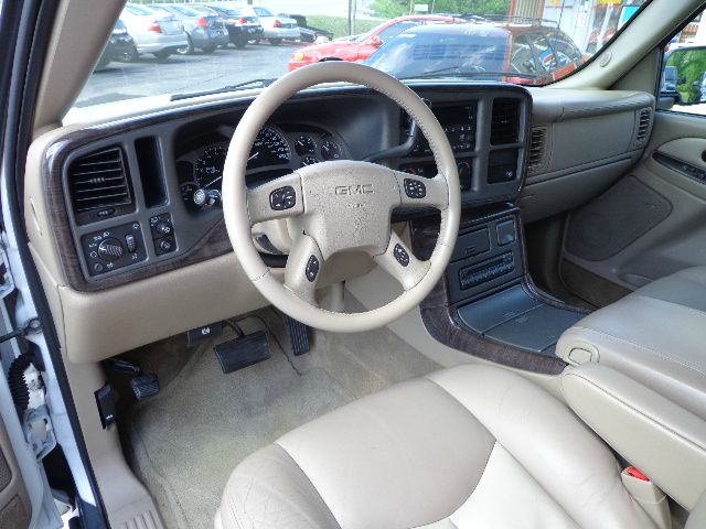 2004 GMC Yukon XL EX Sedan 4D