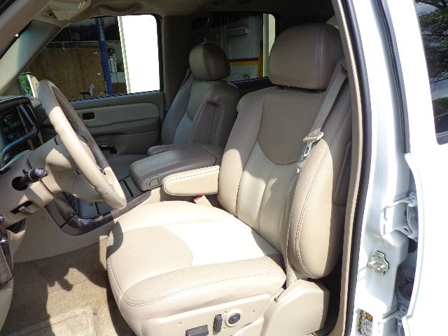 2004 GMC Yukon XL EX Sedan 4D