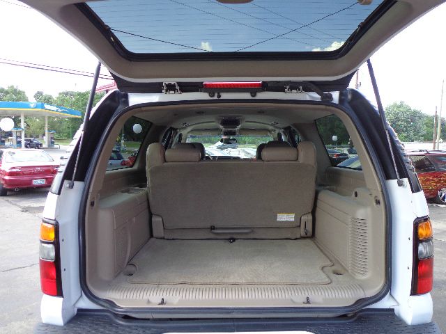 2004 GMC Yukon XL EX Sedan 4D