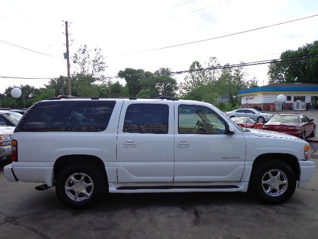 2004 GMC Yukon XL EX Sedan 4D