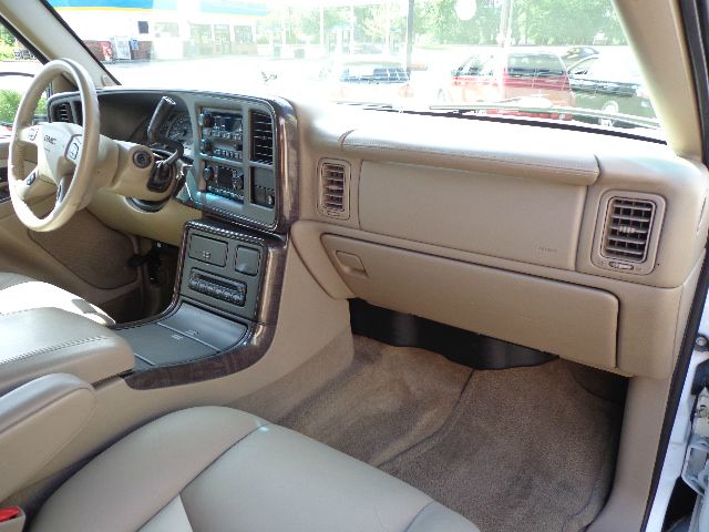 2004 GMC Yukon XL EX Sedan 4D