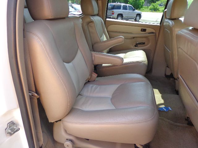 2004 GMC Yukon XL EX Sedan 4D