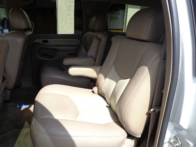 2004 GMC Yukon XL EX Sedan 4D