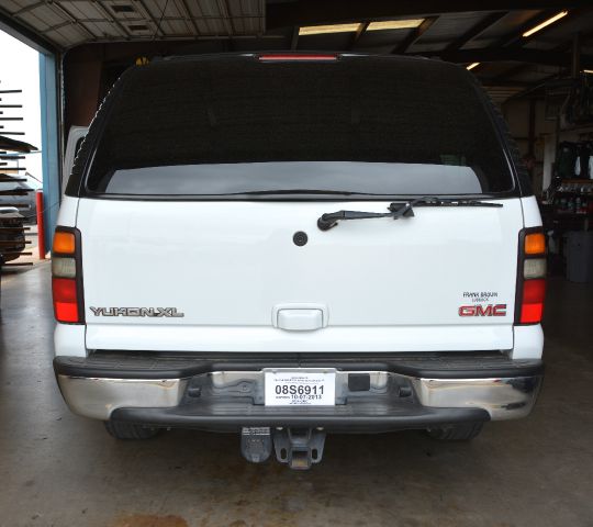 2004 GMC Yukon XL C350 4dr Sdn 3.5L Sport RWD Sedan