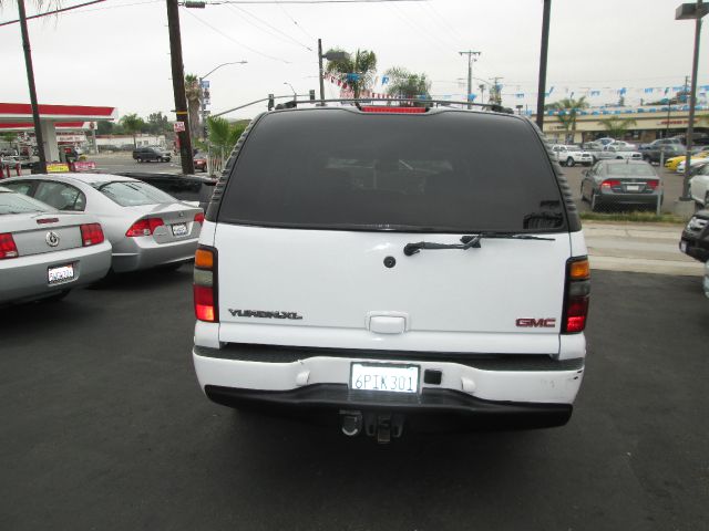 2004 GMC Yukon XL EX Sedan 4D