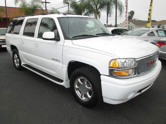 2004 GMC Yukon XL EX Sedan 4D