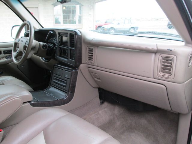 2004 GMC Yukon XL Water Truck