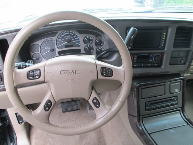 2004 GMC Yukon XL Water Truck