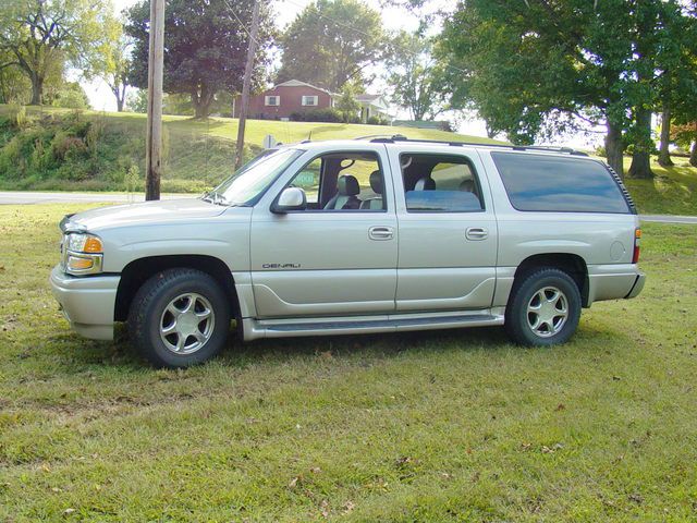 2005 GMC Yukon XL EX Sedan 4D