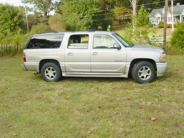 2005 GMC Yukon XL EX Sedan 4D