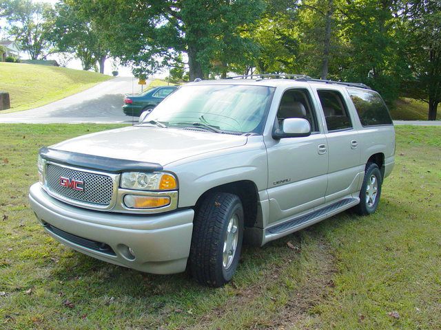 2005 GMC Yukon XL EX Sedan 4D